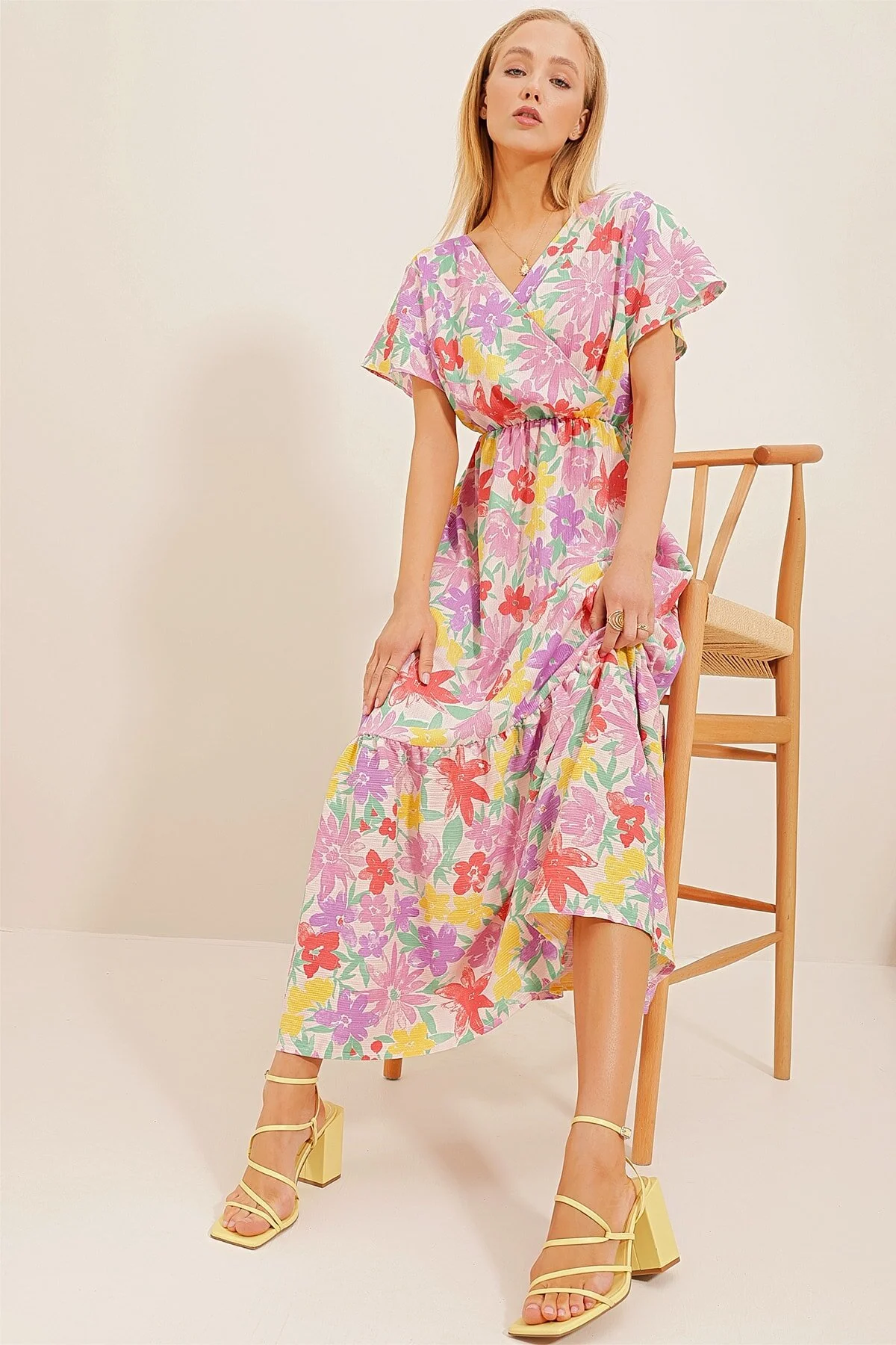 Trend Alaçatı Stili  Zweireihiges Maxikleid mit Blumenmuster für Damen in Flieder ALC-X4373