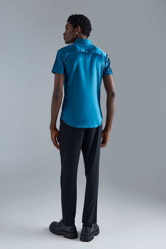 Kurzärmliges Muscle-Fit Hemd aus Satin