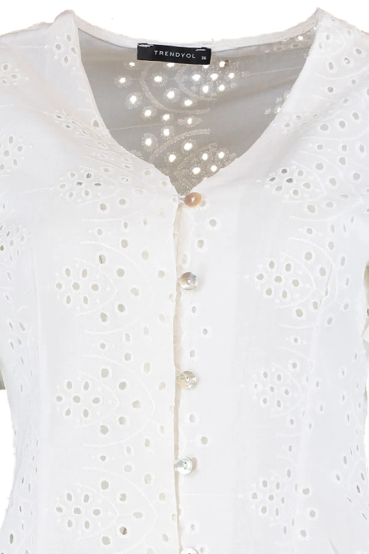 Trendyol Collection  Ecru bestickte Webbluse TWOSS20BZ1019