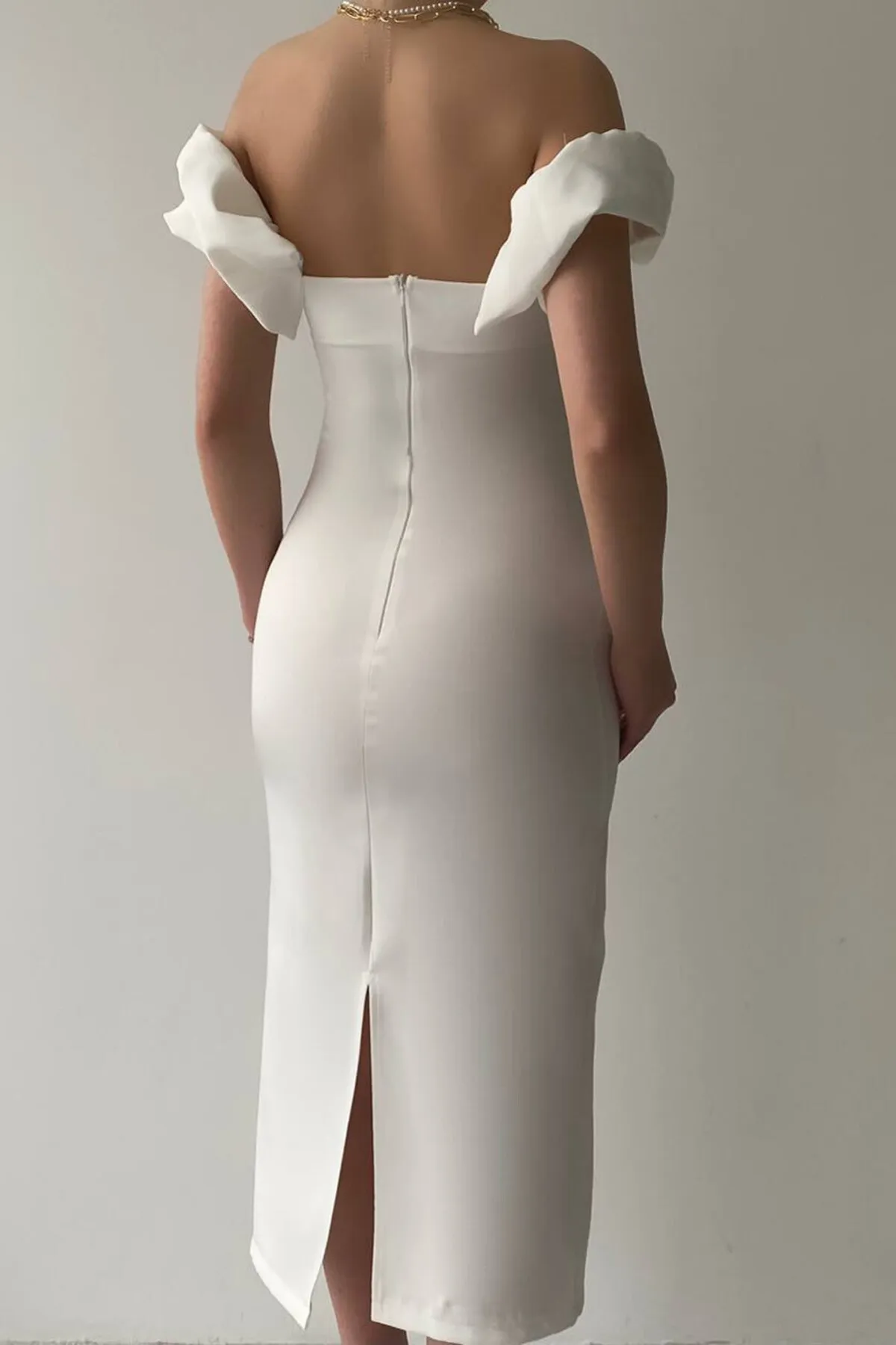SONREİR  NIEDRIGE SCHULTERKLEID IN MIDI-LÄNGE