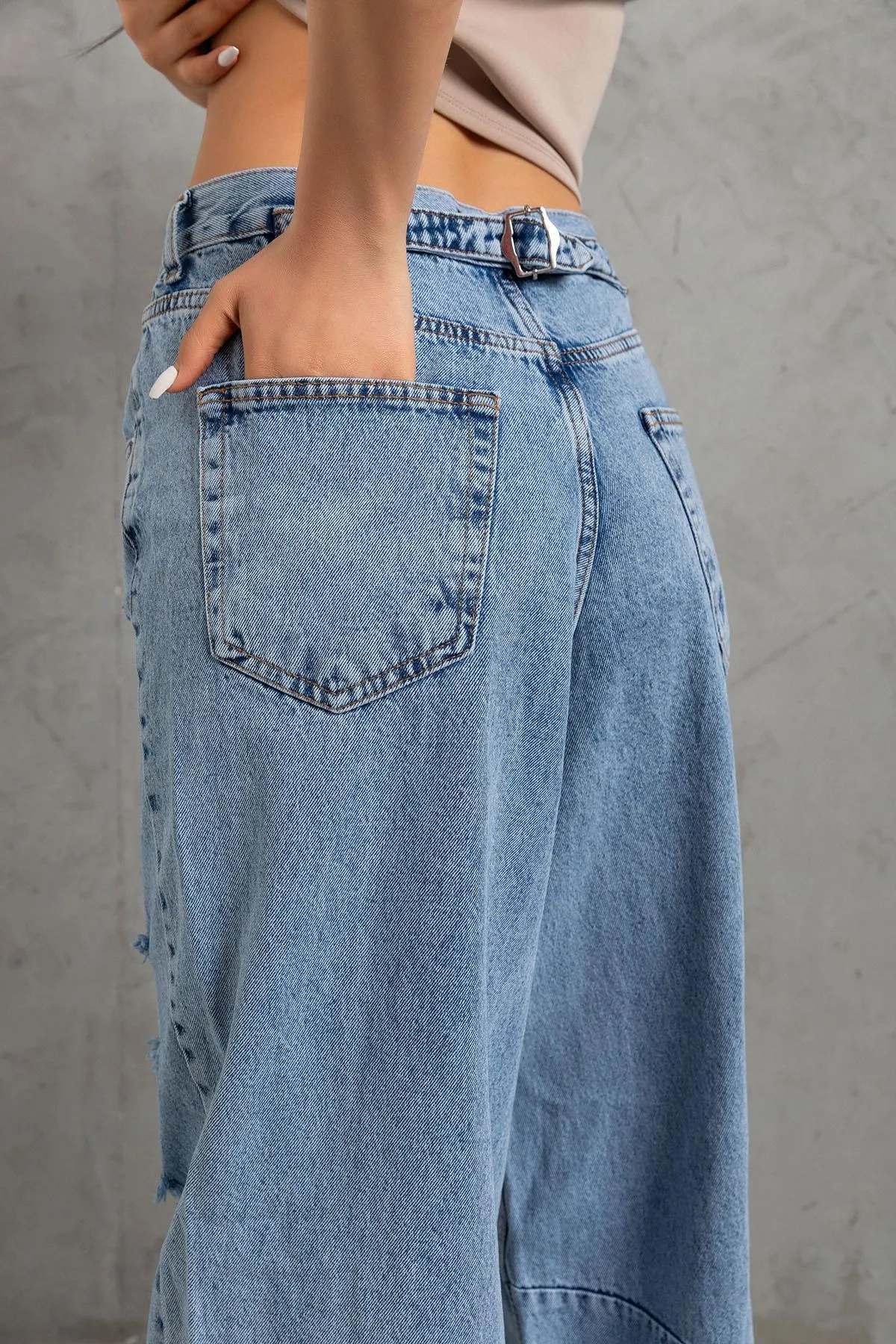 Maule  Schnalle im Detail, lockerer Schnitt, weites Bein, bequeme Baggy-Jeans, lockere Damenhose @milano