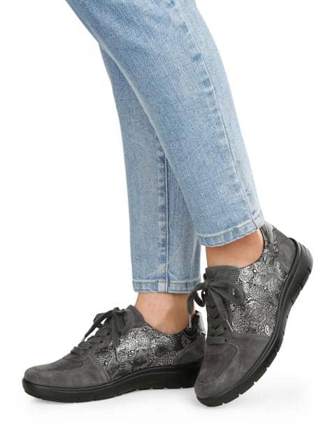 Schnürschuh mit Luftpolsterlaufsohle