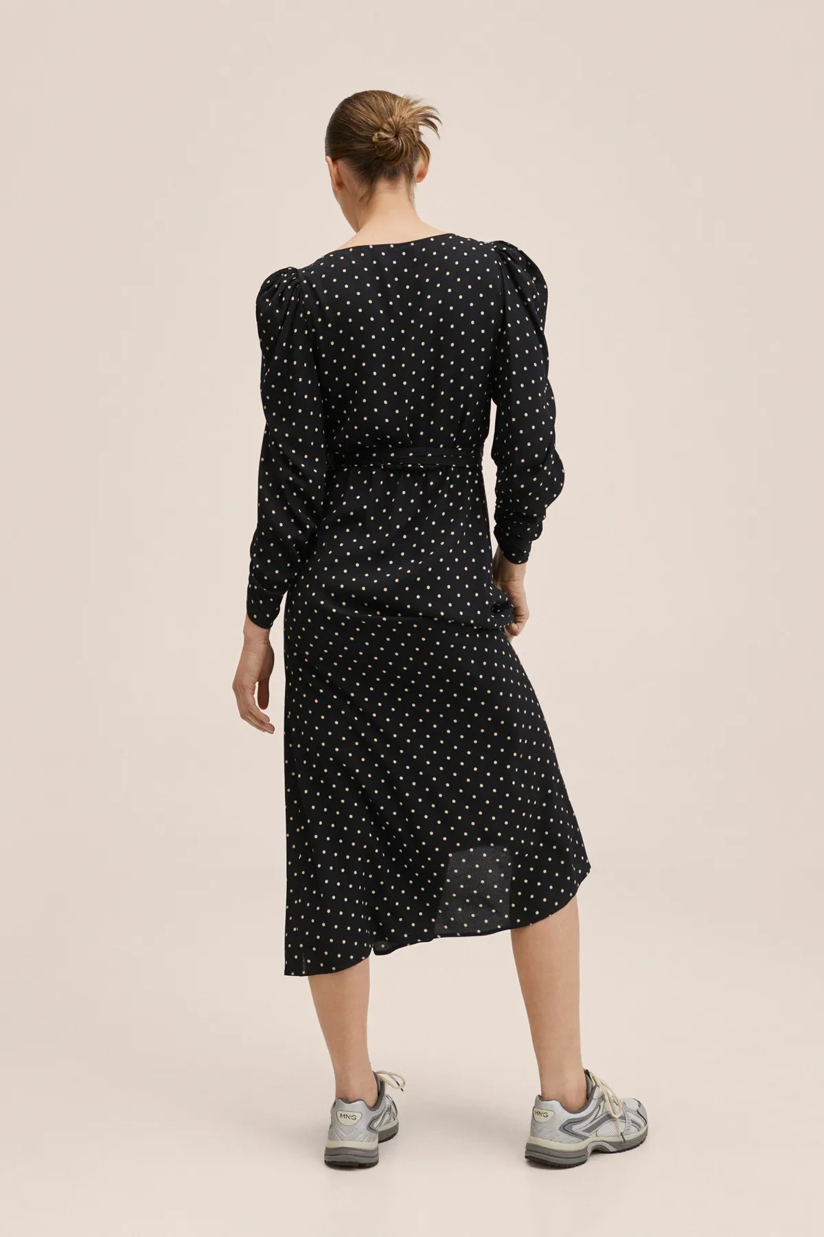 MANGO  27014014 Kleider und Overalls Schwarz