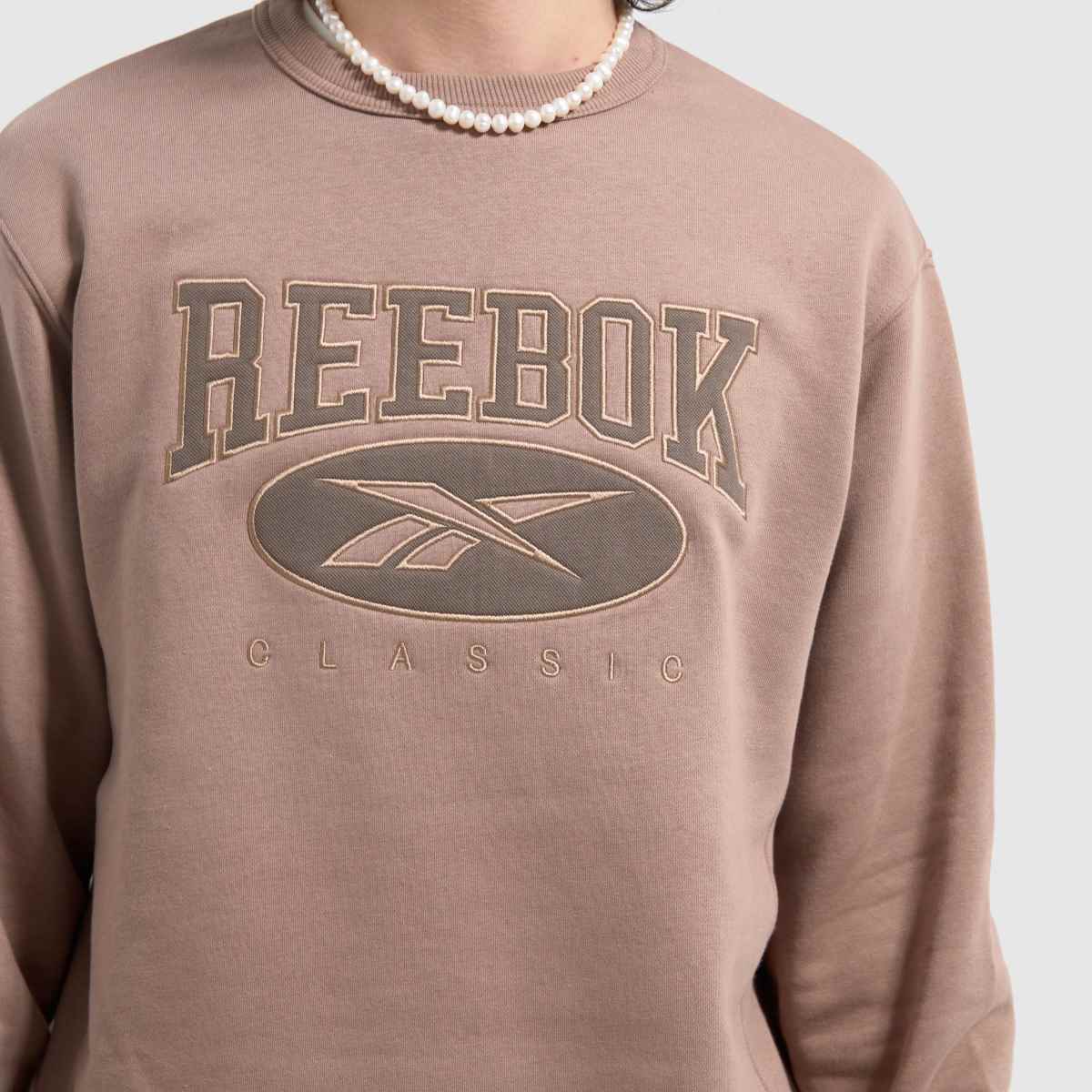 Reebok – Klassisk tröja i taupe