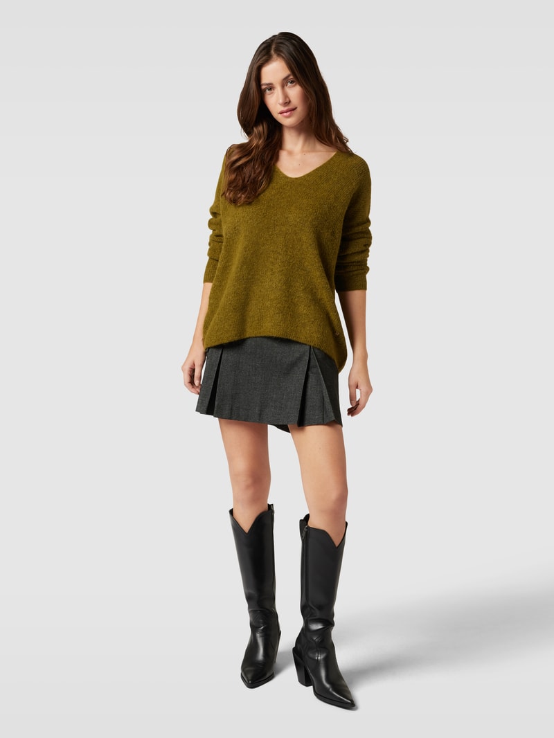 Strickpullover mit V-Ausschnitt Modell 'THORA' in schilf