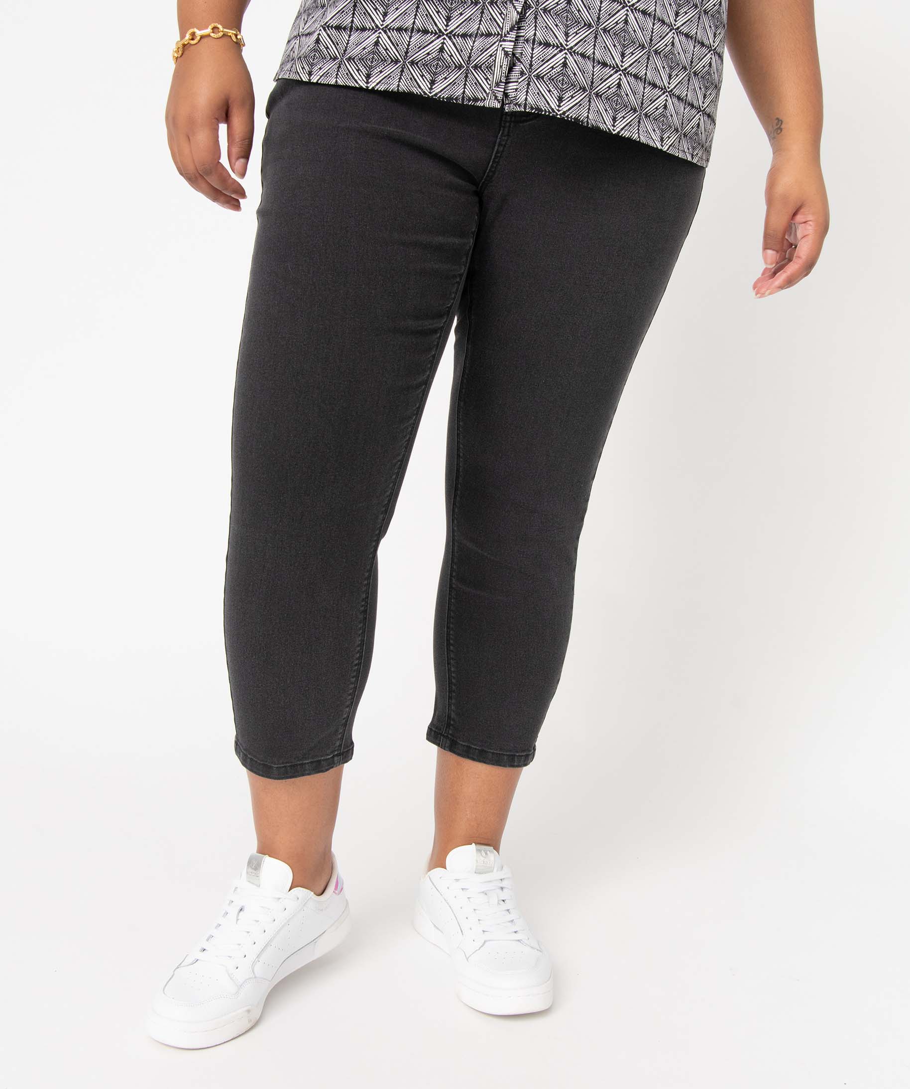 Pantacourt en jean femme grande taille en denim stretch noir | GEMO
