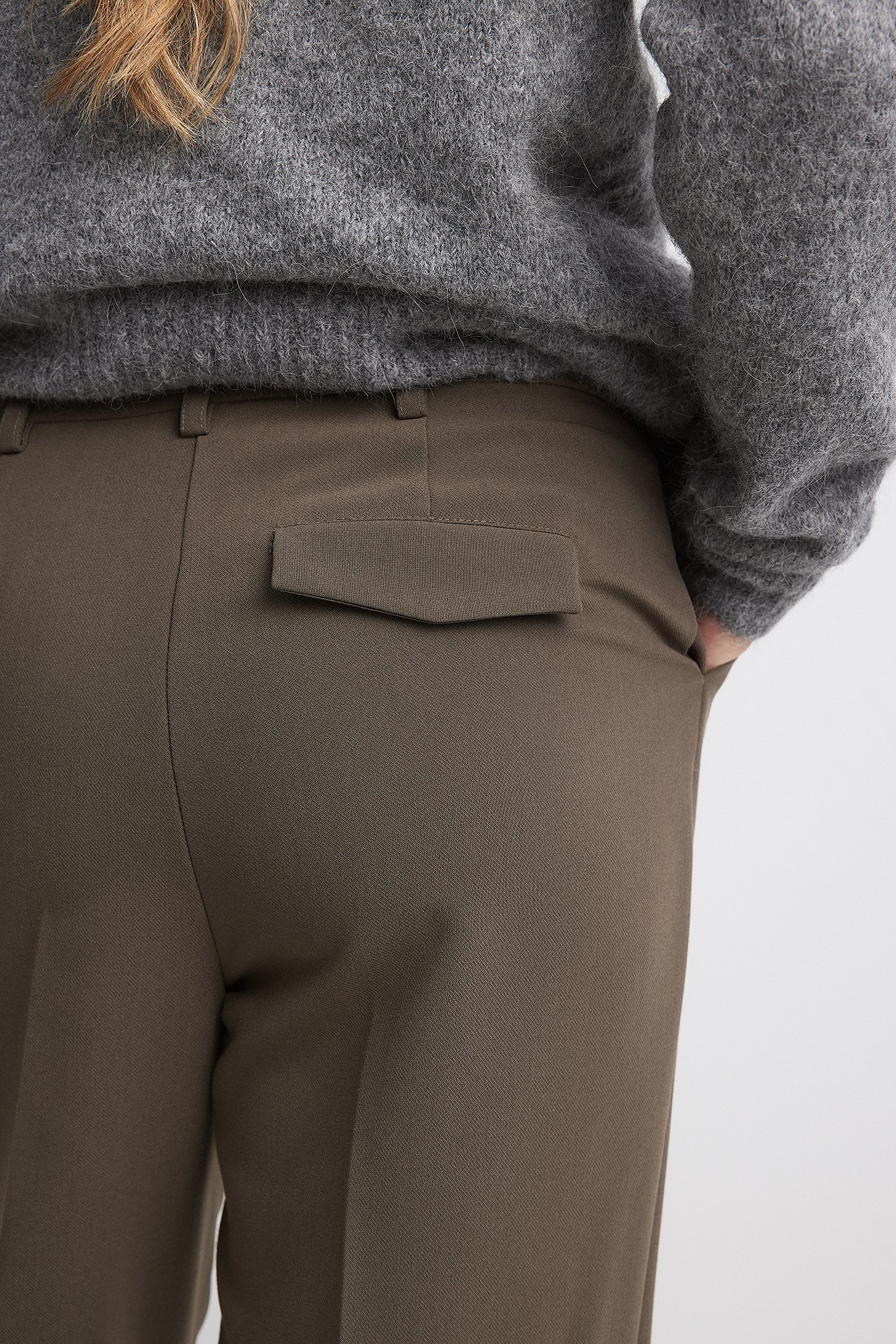 Figurbetonte Anzughose mit mittelhoher Taille
