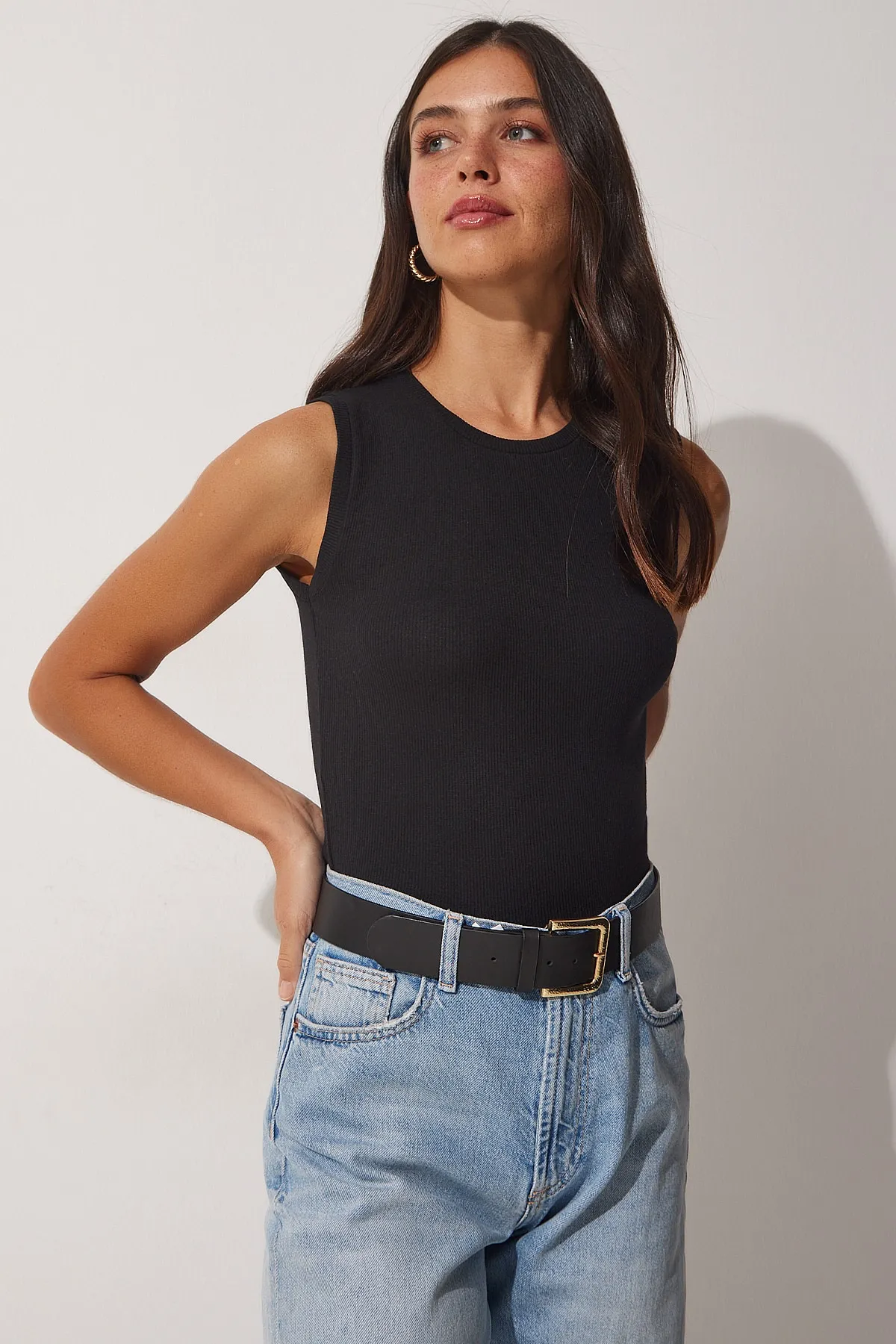 Happiness İstanbul  Schwarze Strickbluse aus Baumwolle mit Rundhalsausschnitt für Damen GT00020