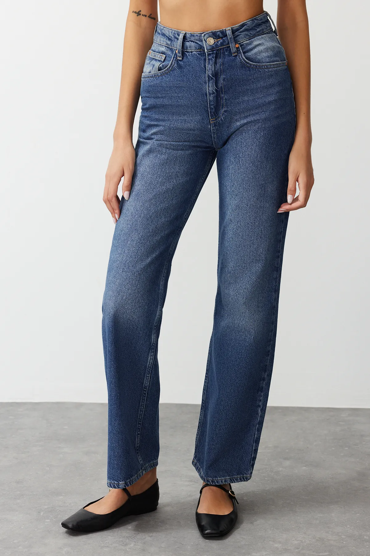 Trendyol Collection  Blaue Jeans mit hoher Taille und weitem Bein TWOAW24JE00073
