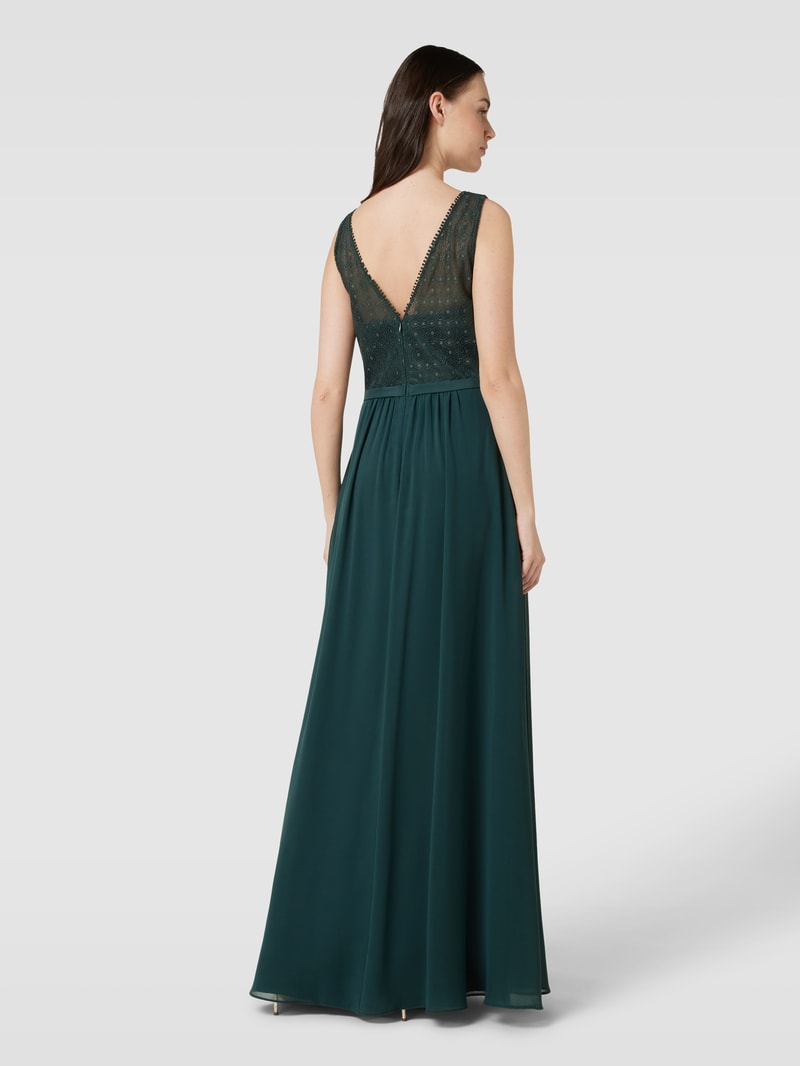 Abendkleid mit gelegten Falten in grün