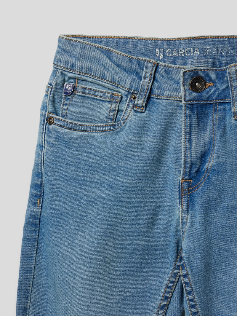 Jeans mit Label-Patch in jeans