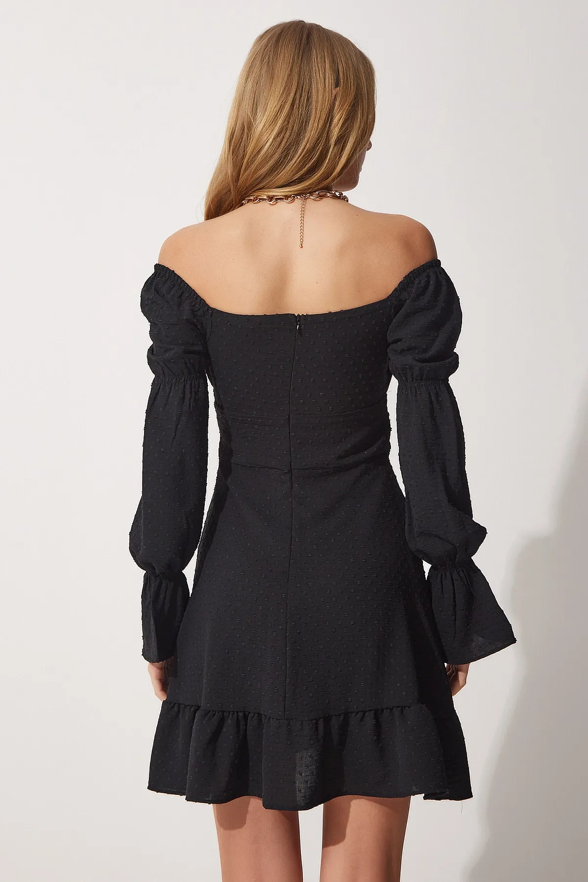 Happiness İstanbul  Strukturiertes Volantkleid mit Carmen-Kragen