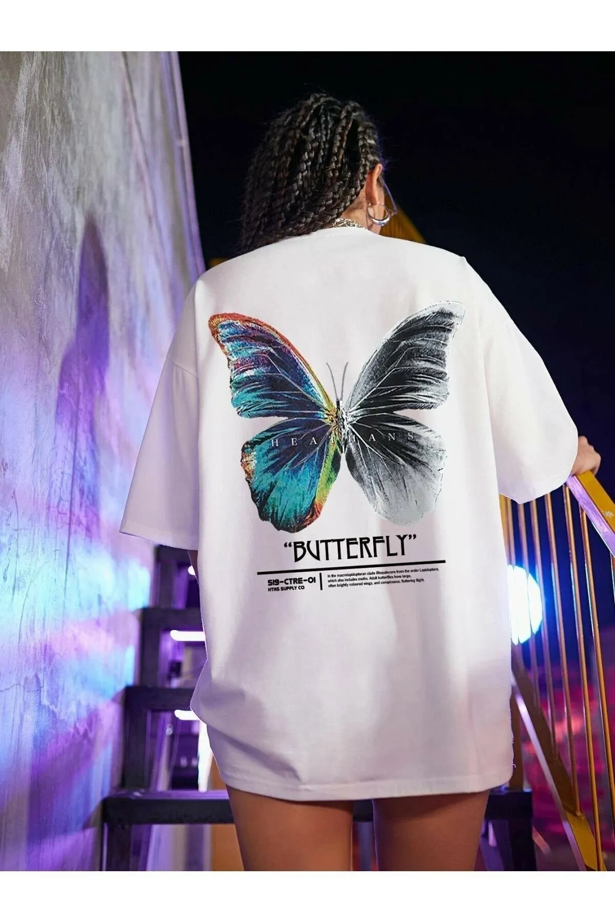 Know  Weißes Oversize-T-Shirt mit Schmetterlingsaufdruck auf der Vorder- und Rückseite für Damen
