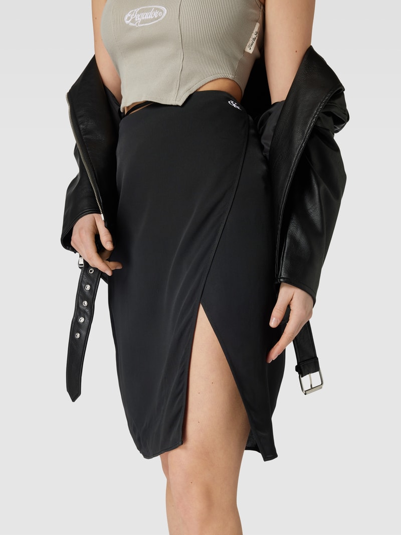 Wickelrock mit Label-Stitching in schwarz