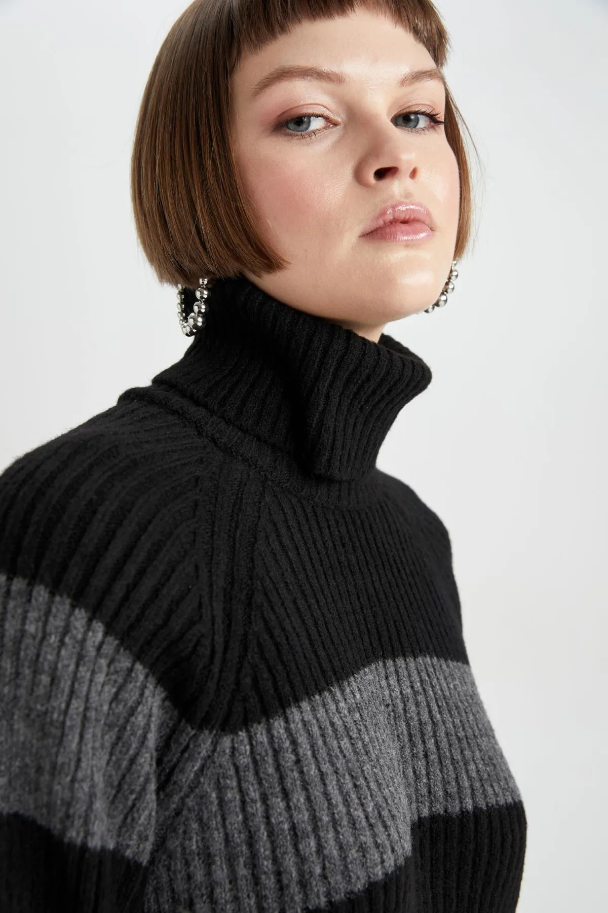 DeFacto  Gerippter Rollkragenpullover mit Oversize-Passform