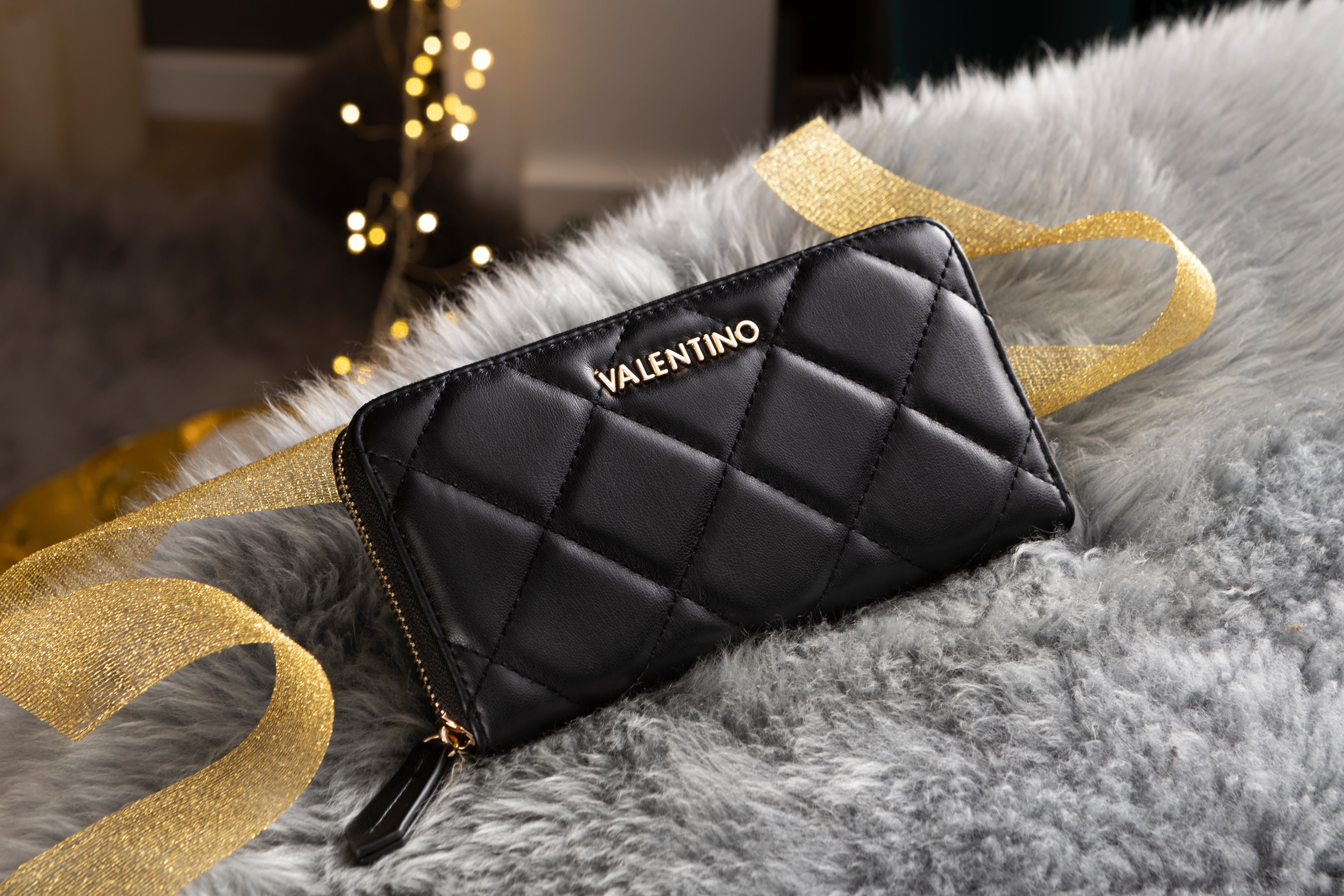 VALENTINO BAGS Geldbörse Ocarina, mit trenidger Steppung und goldfarbenen Details