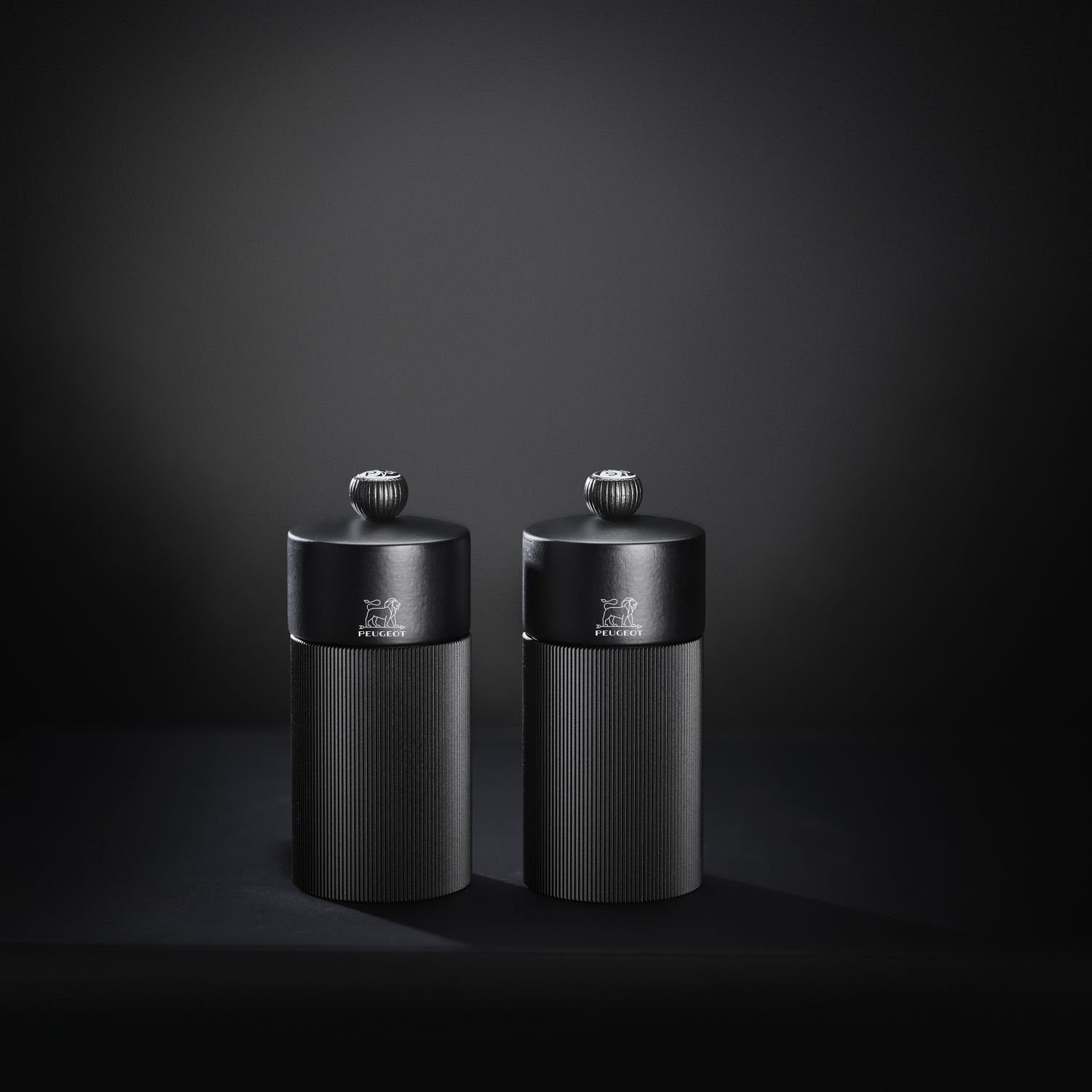 PEUGEOT Salz-/Pfeffermühle Night Chic Line Duo Mattschwarz 12 cm mit Edelstahltrichter manuell, (3 Stück)
