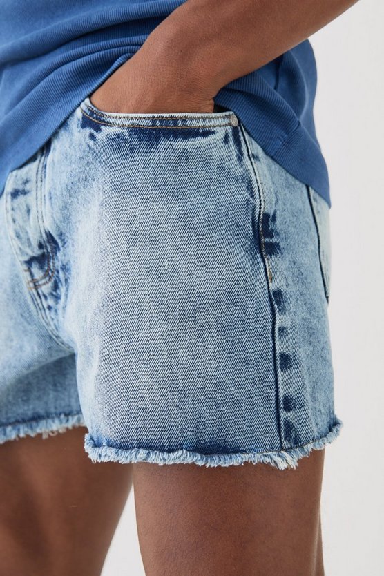 Lockere super kurze Jeansshorts in Mittelblau