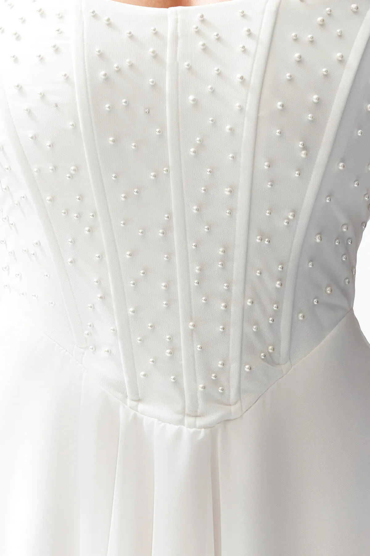 Trendyol Collection  Weißes, figurbetontes, gewebtes, gefüttertes, mit Perlen besetztes Braut-/Nikah-Elegantes Abendkleid TPRSS24EL00129
