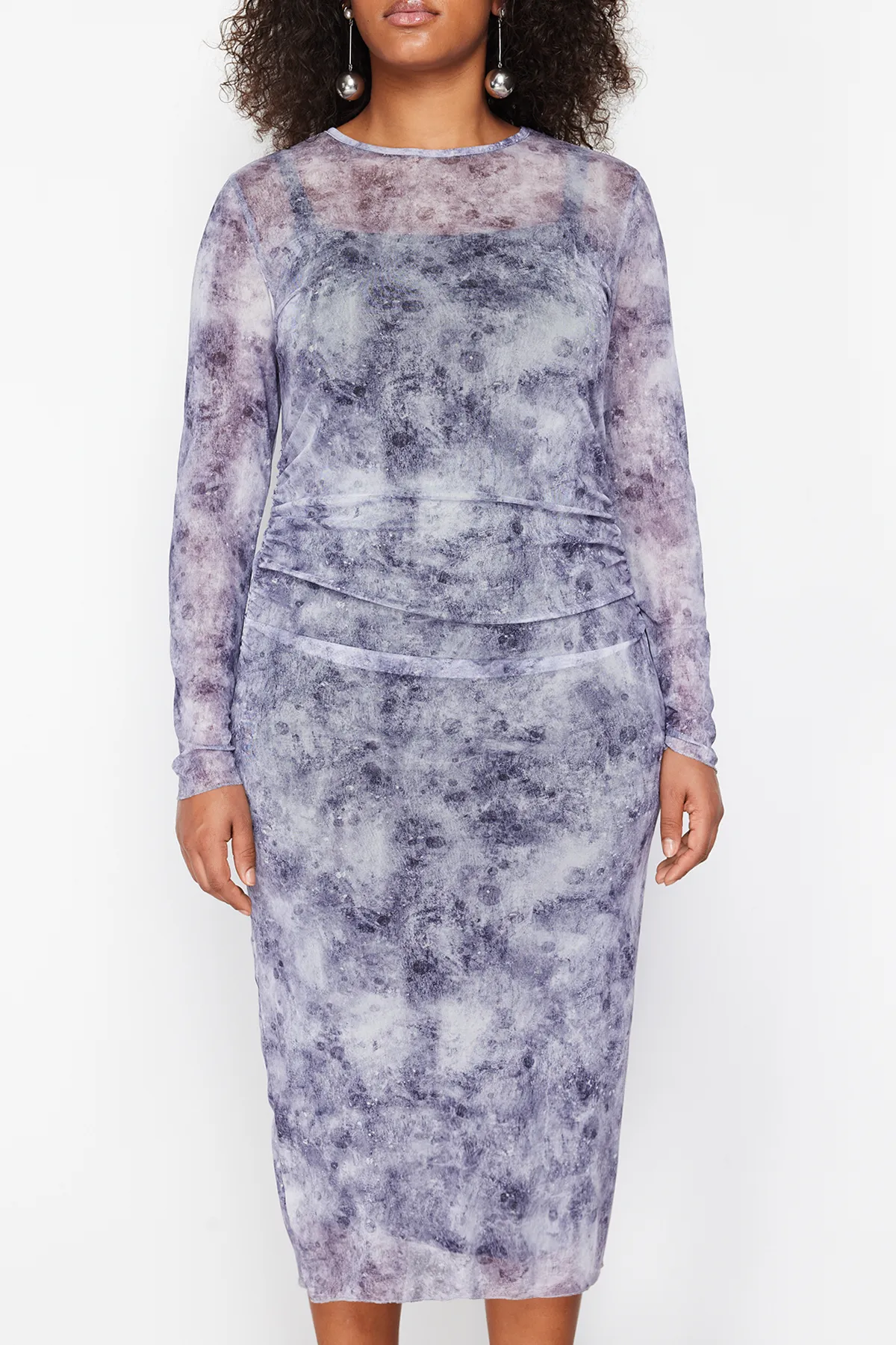Trendyol Curve  Graues Midi-Strickkleid mit Tüllmuster TBBSS24AH00058