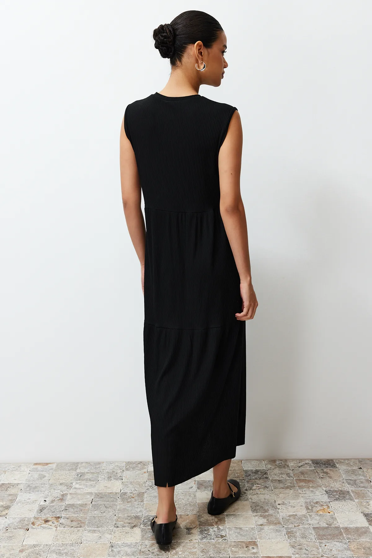 Trendyol Modest  Schwarzes, ärmelloses, einfarbig gestricktes Dessous-Kleid TCTSS24EB00156