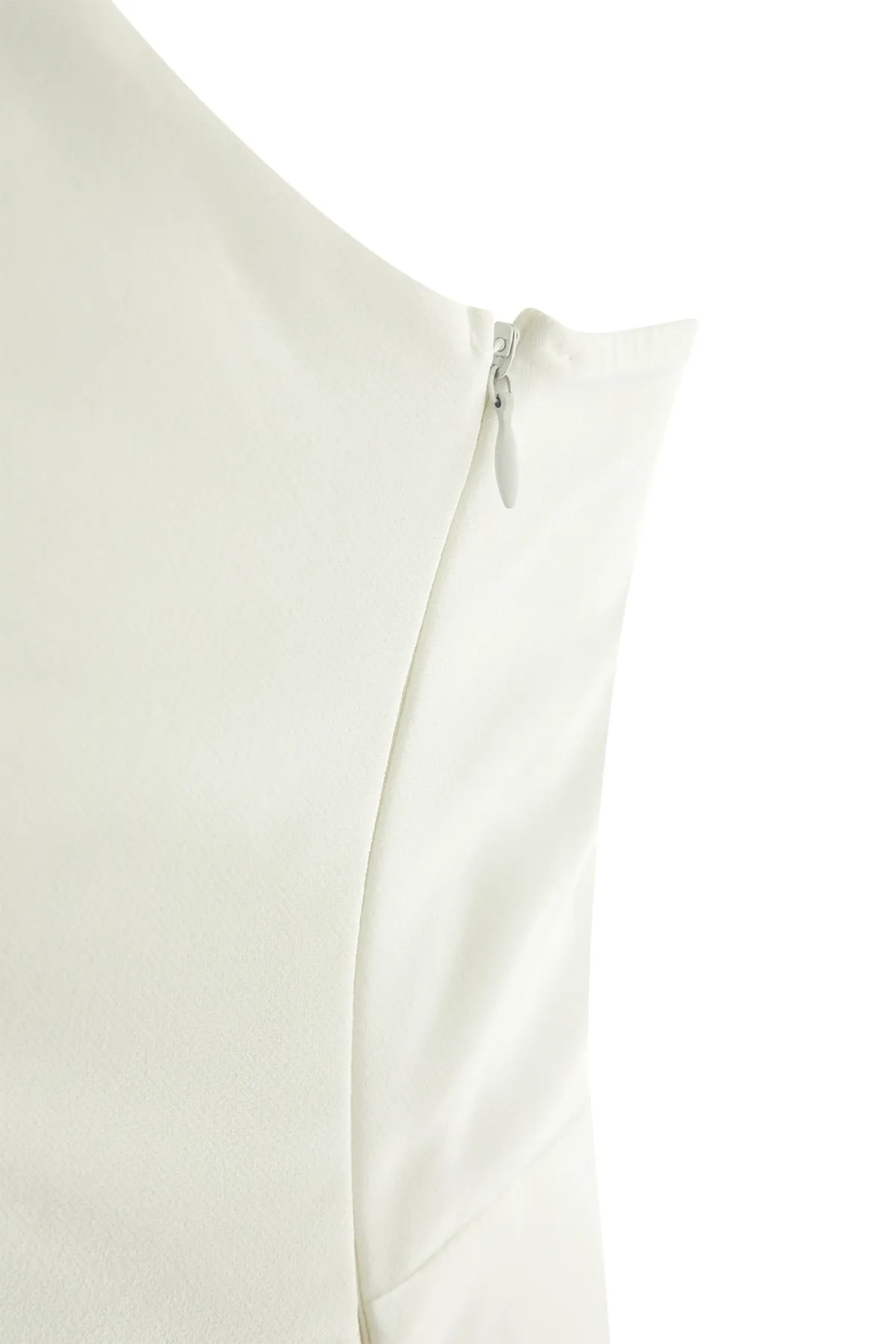 Trendyol Curve  Weißes Brautkleid aus gewebtem Satin mit detaillierter Rückseite TBBSS23AH00223