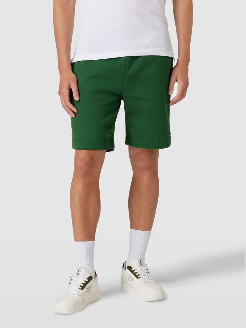 Sweatshorts mit Label-Applikation in grün