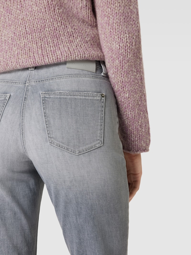 Jeans mit Label-Patch Modell 'Kerry' in hellgrau