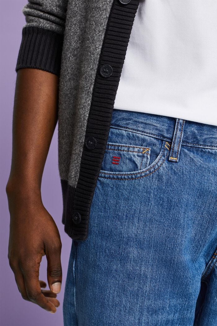 Jeans mit geradem Bein und mittlerer Bundhöhe