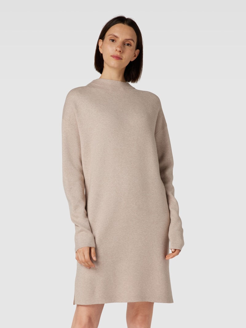 Knielanges Strickkleid mit Rundhalsausschnitt in beige meliert