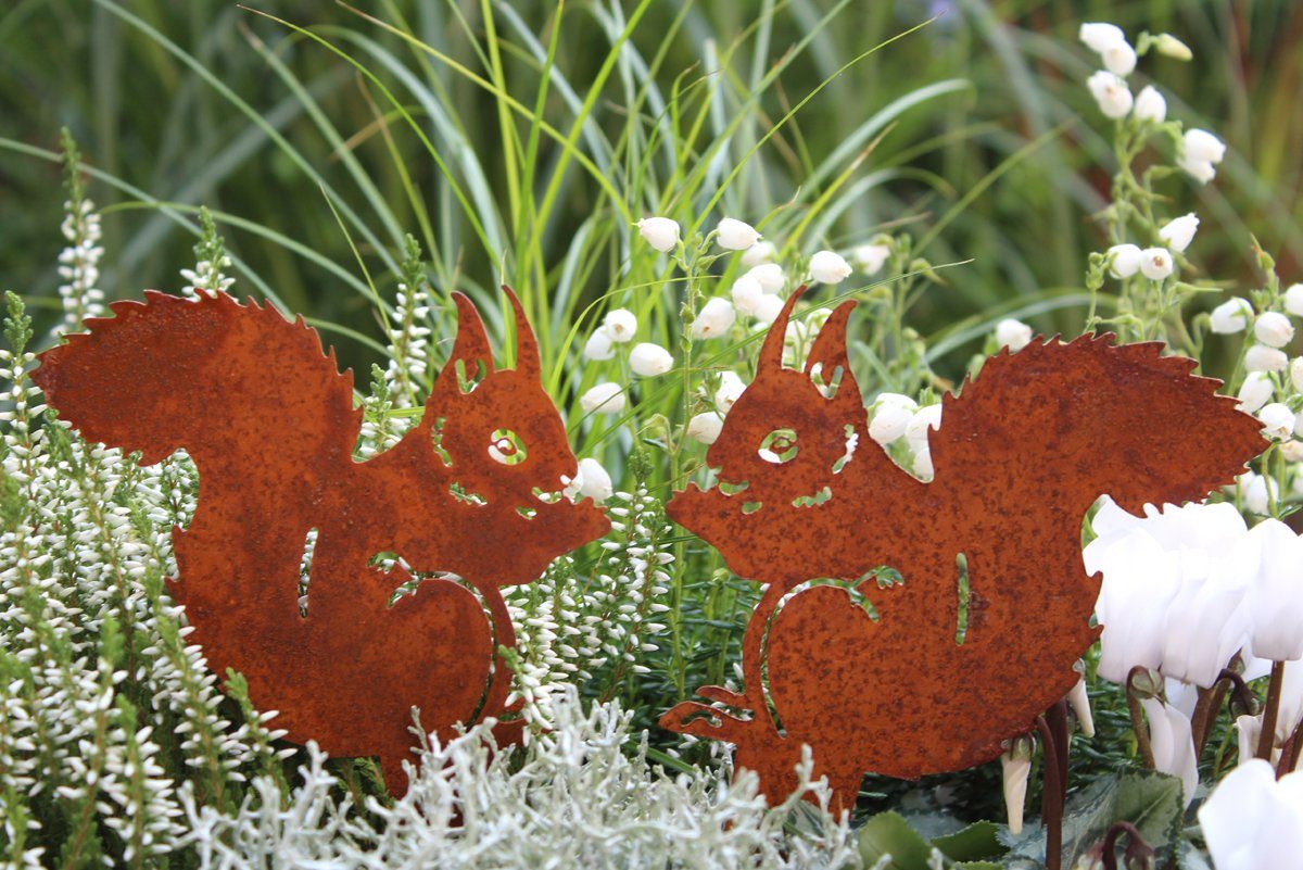 LB H&F Lilienburg Teichfigur 2er SET Eichhörnchen Rost Stecker Garten Deko Beet Blumenkübel, (Dekoration Blumenstecker Figur Topfstecker Teichdeko Teichstecker Rostfigur, Gartendeko Weihnachten Roststecker Gartenstecker Beetstecker), zum Stecken Meta