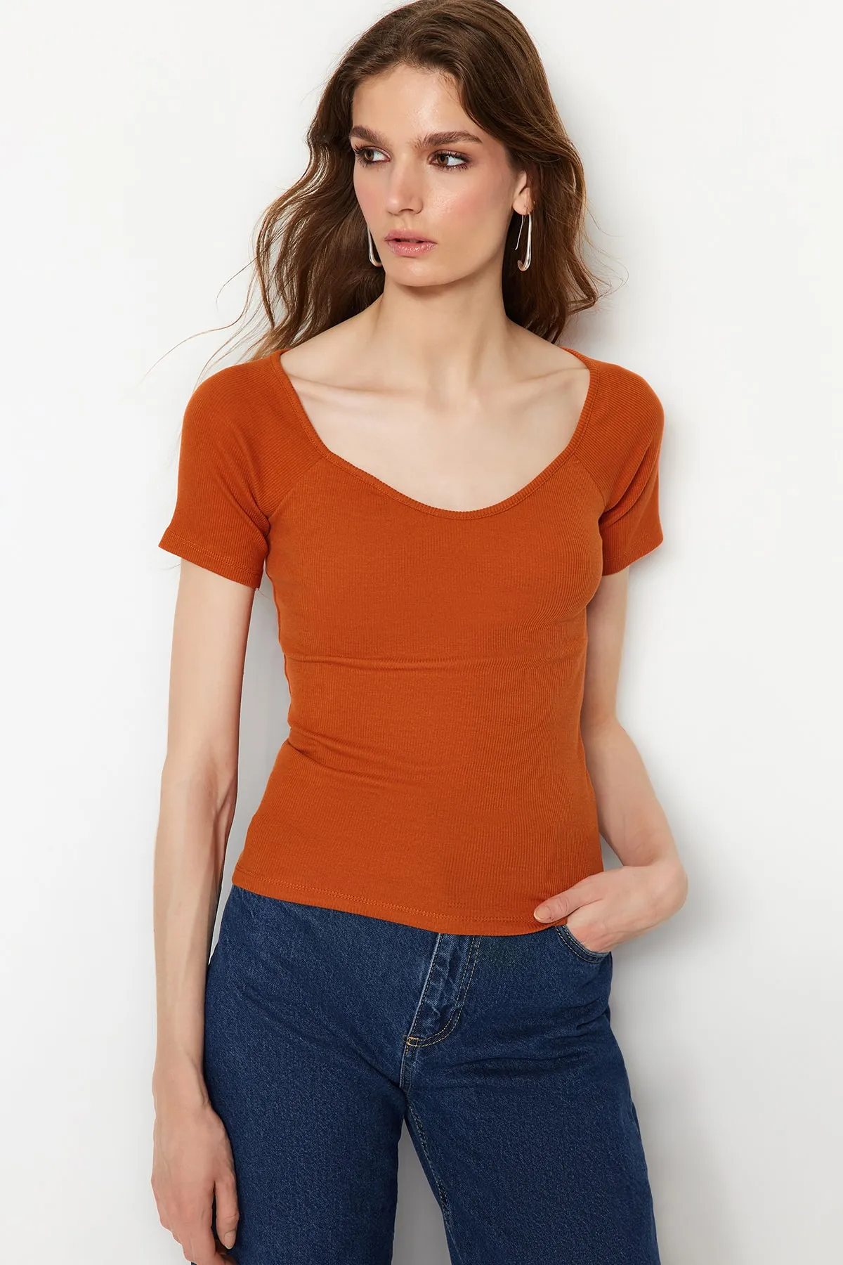 Trendyol Collection  Zimtfarbene, taillierte Strickbluse aus Baumwollstretch TWOSS21BZ0579