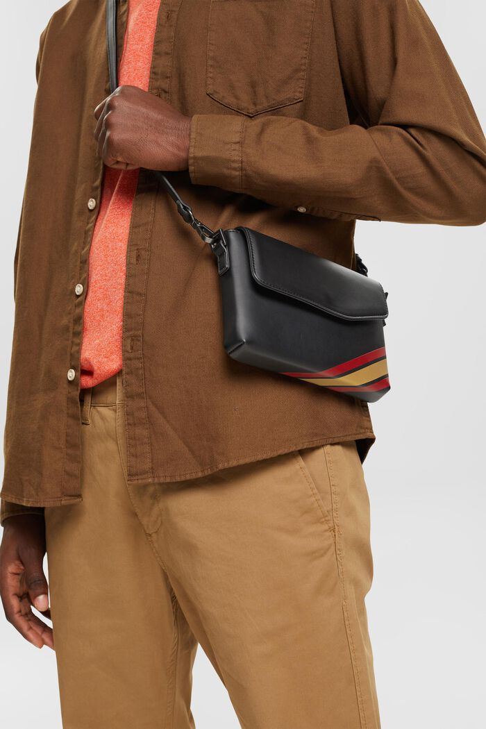 Clutch aus Kunstleder