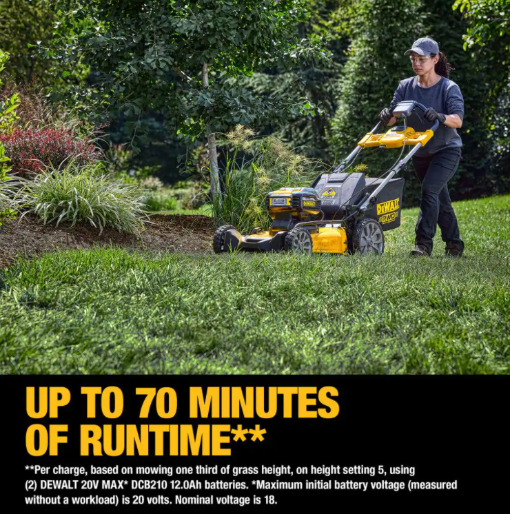 Cortador de grama elétrico sem fio DEWALT de 21 polegadas e 20 volts com acionamento manual, duas baterias Flexvolt de 12Ah e carregador.