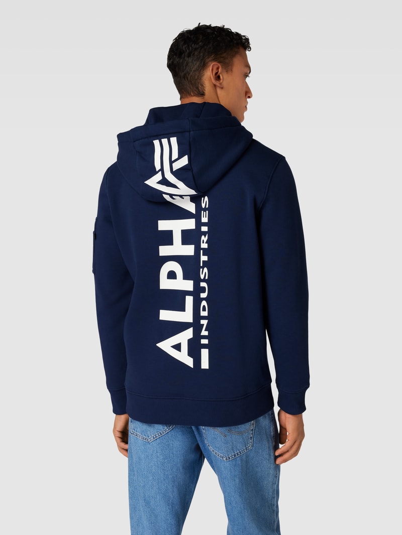 Hoodie mit Label-Patch in marineblau