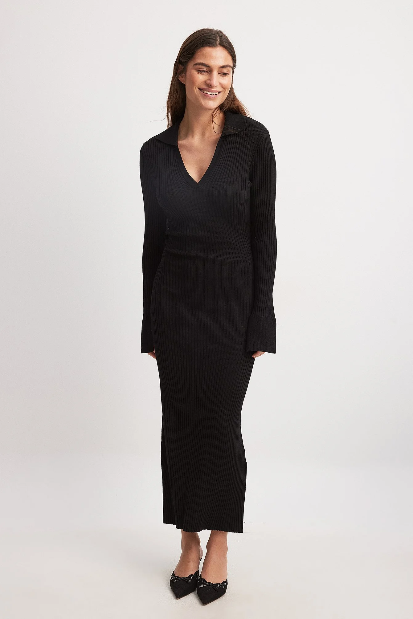 Rippenstrick-Kleid mit Trompetenärmeln