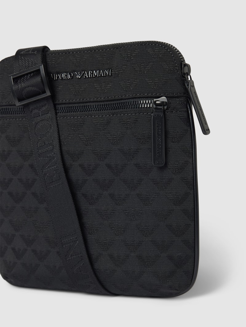 Bauchtasche mit Label-Detail in schwarz