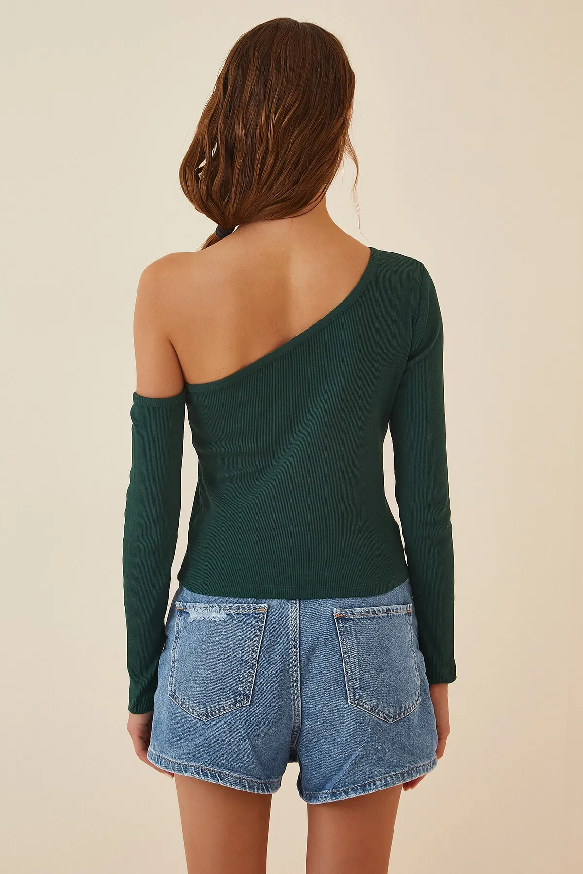 Happiness İstanbul  Grüne Damen-Strickbluse aus Cord mit offenen Schultern TG00011