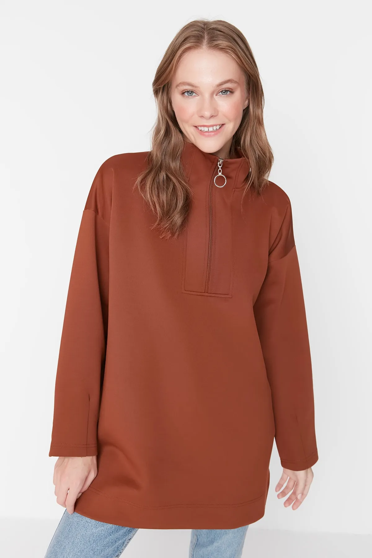 Trendyol Modest  Braunes Sweatshirt mit Reißverschluss und detailliertem Tauch-/Scuba-Strickpullover TCTAW23TW00198