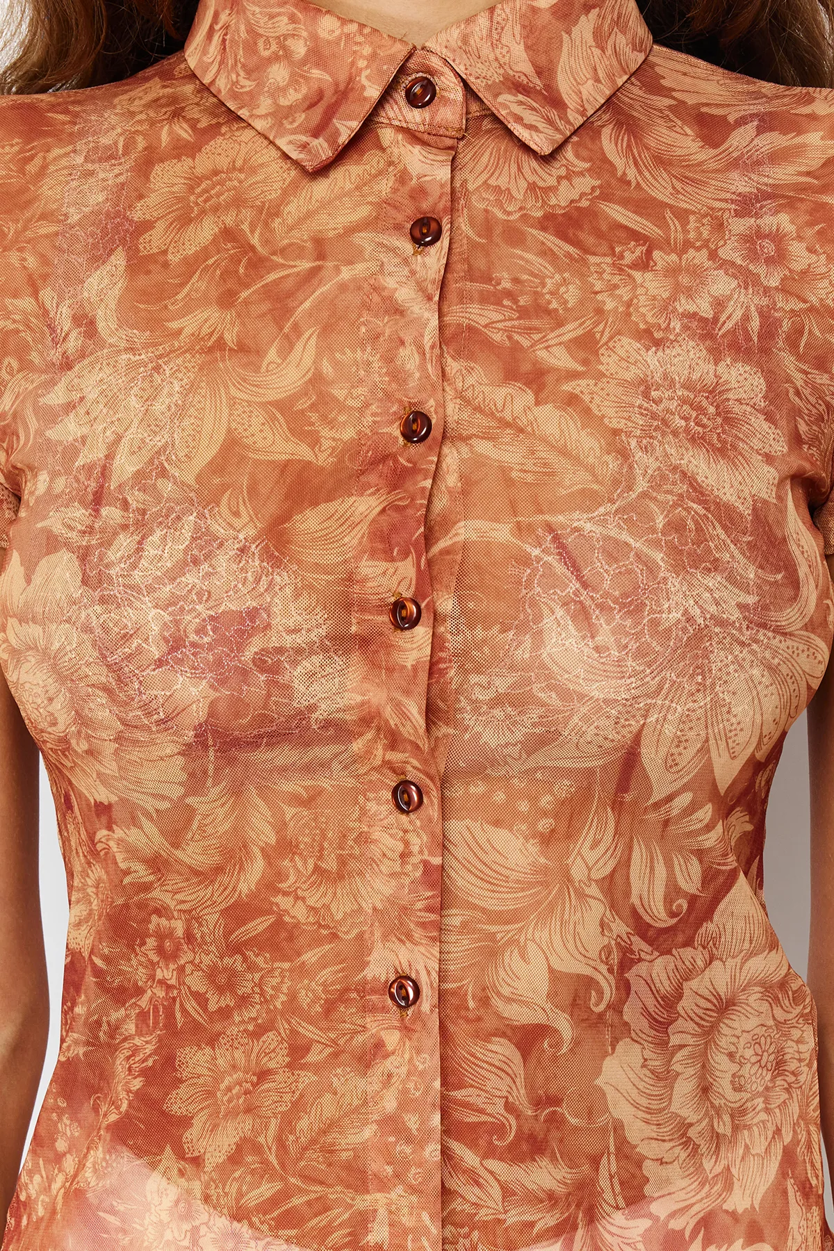 Trendyol Collection  Mehrfarbige taillierte Bluse aus Tüll-Stretch-Strick mit Hemdkragen TWOSS24BZ00164
