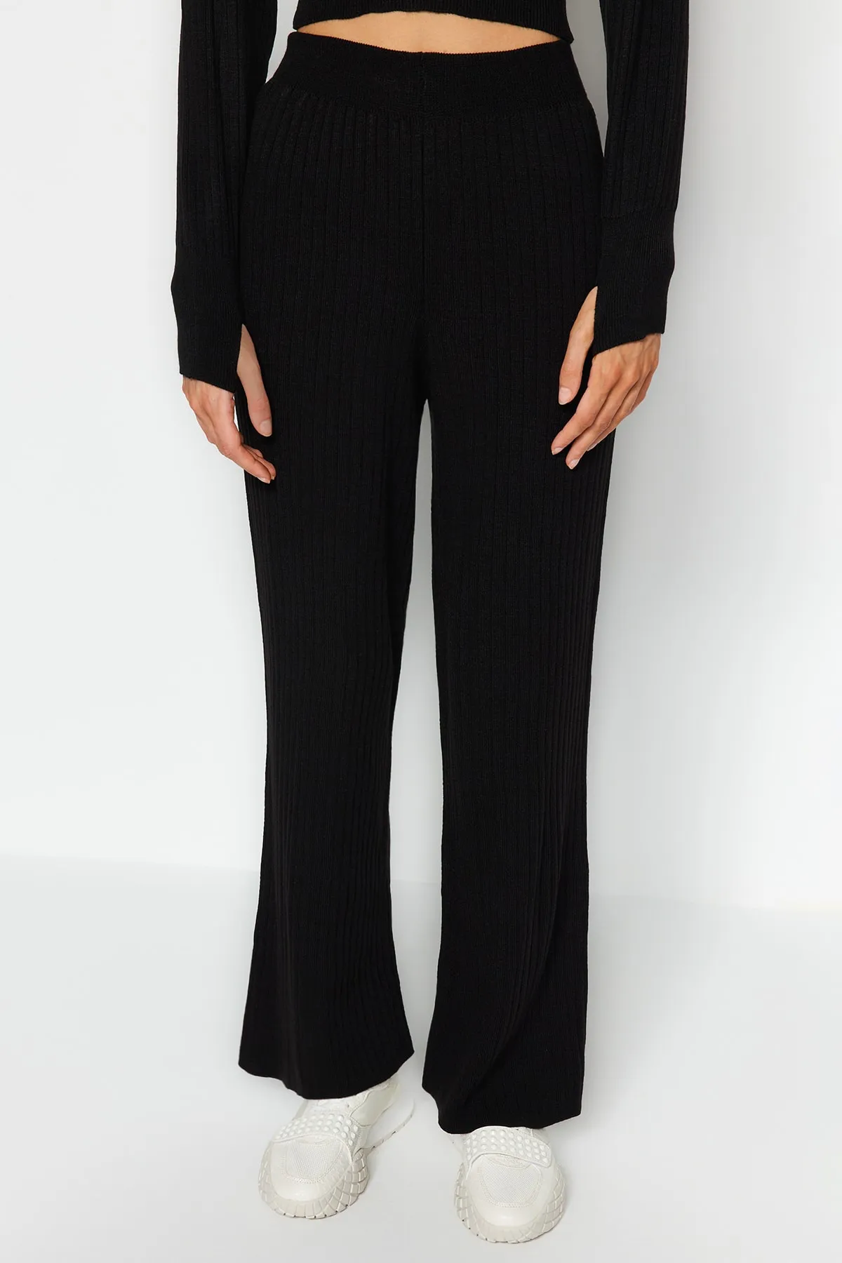 Trendyol Collection  Schwarzes, kurzes Strickoberteil und -unterteil-Set TWOAW24AU00014