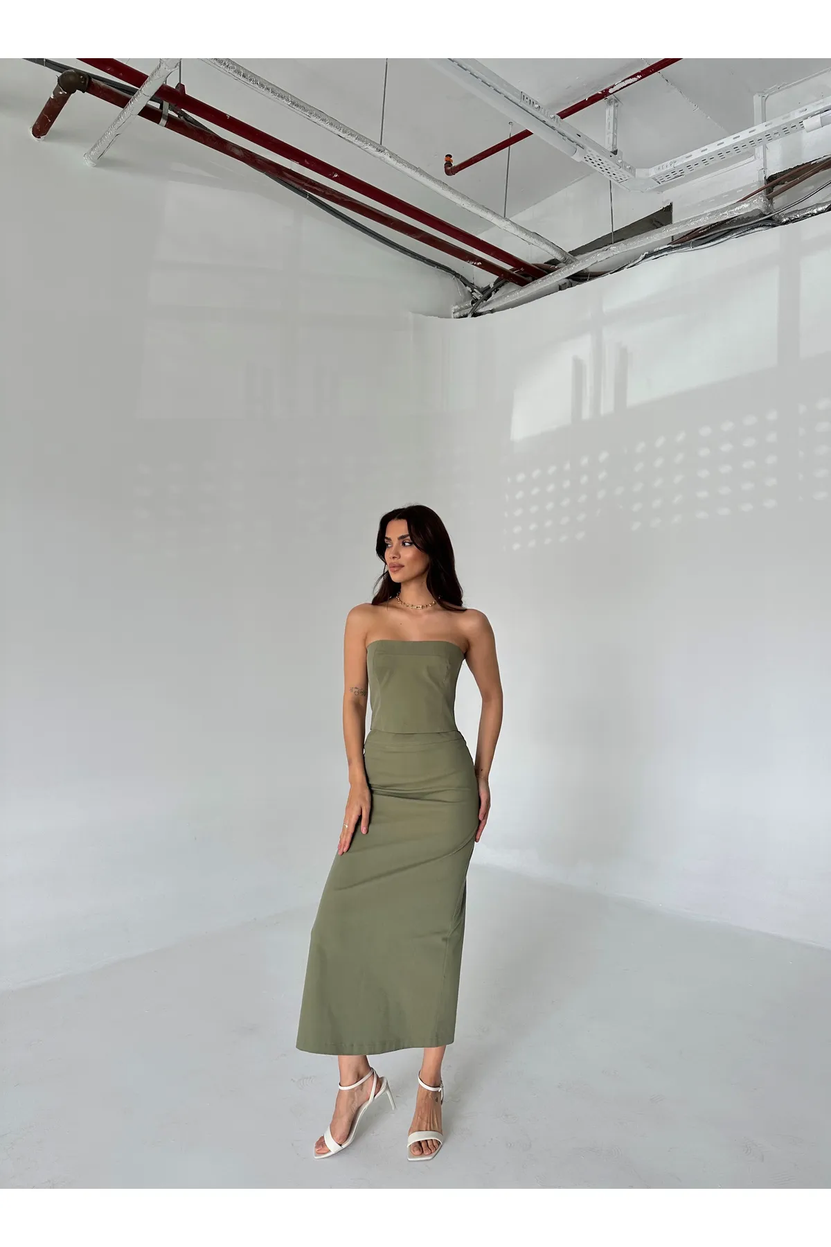 Laluvia  Khakifarbenes Midirock-Bustier-Set mit Reißverschlussdetail auf der Rückseite