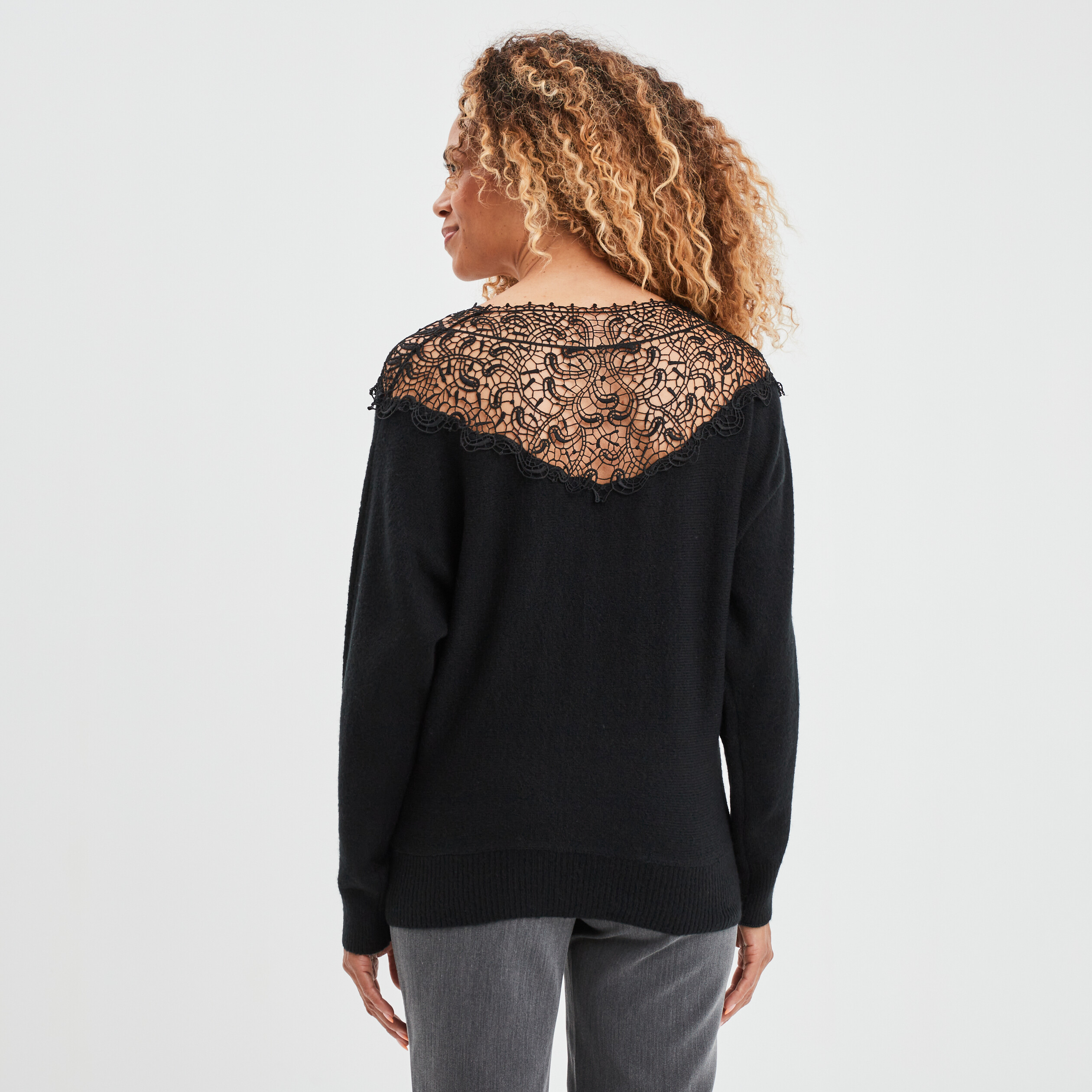 Pull manches chauve-souris col dentelle noir femme | La Halle