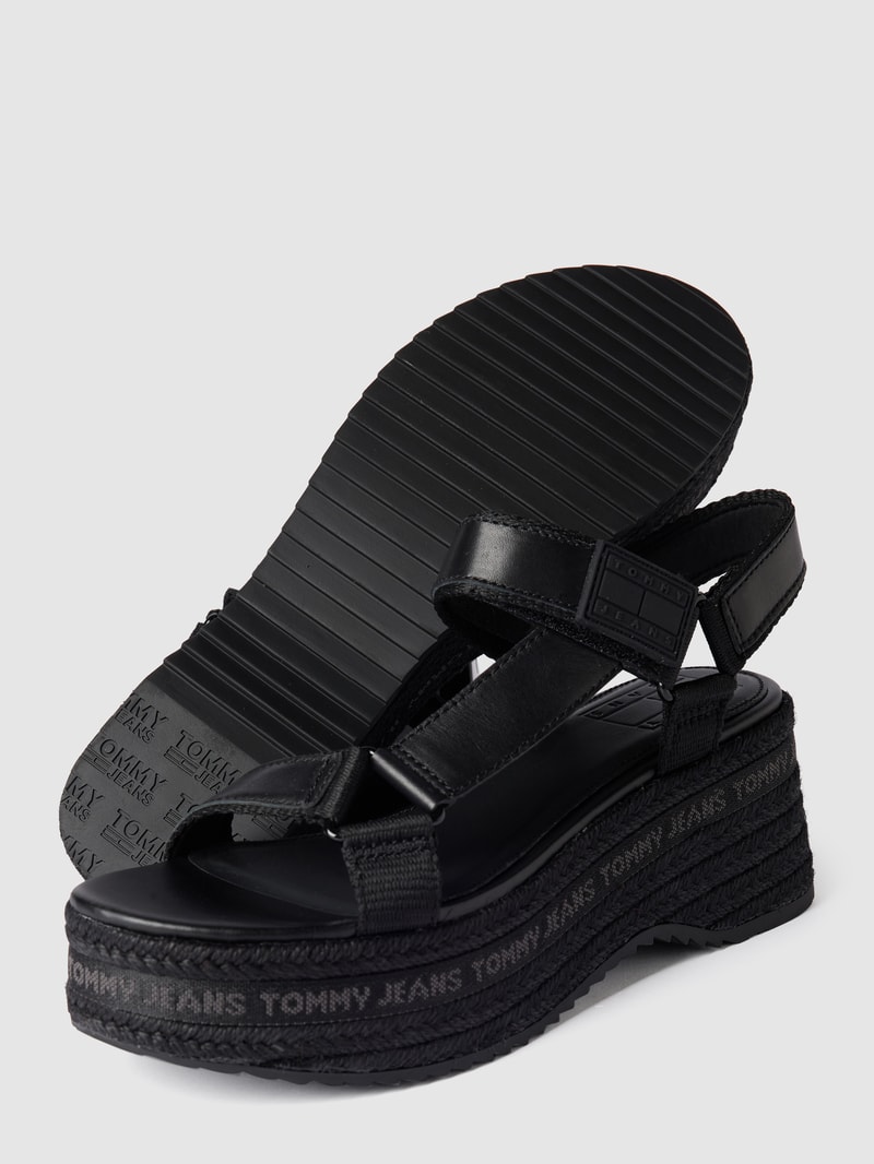 Sandalen mit Label-Schriftzug in schwarz