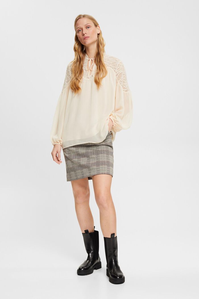 Chiffon-Bluse mit Spitze