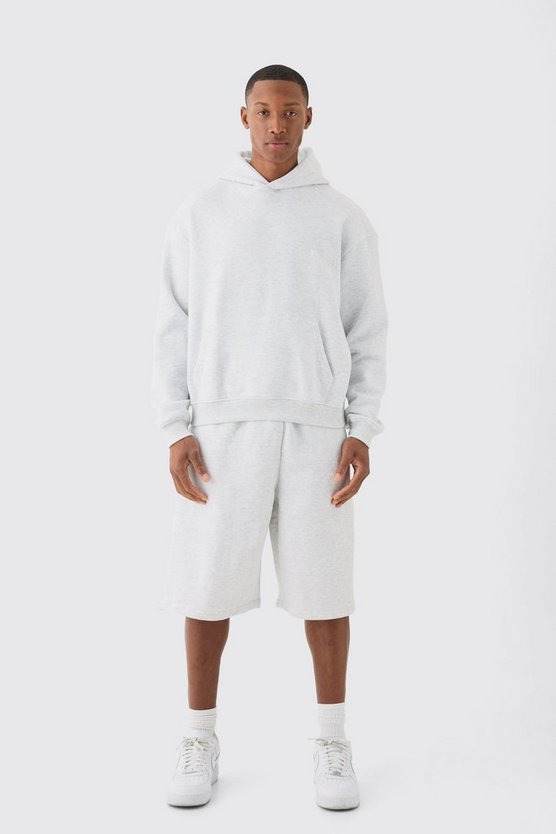 Oversize Hoodie und Shorts