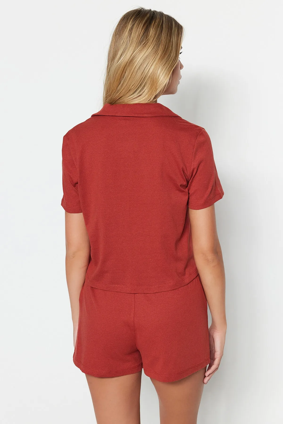 Trendyol Collection  Zimtfarbenes Pyjama-Set aus Hemd und Shorts aus 100 % Baumwolle mit Teddybär-Stickerei THMSS23PT00012