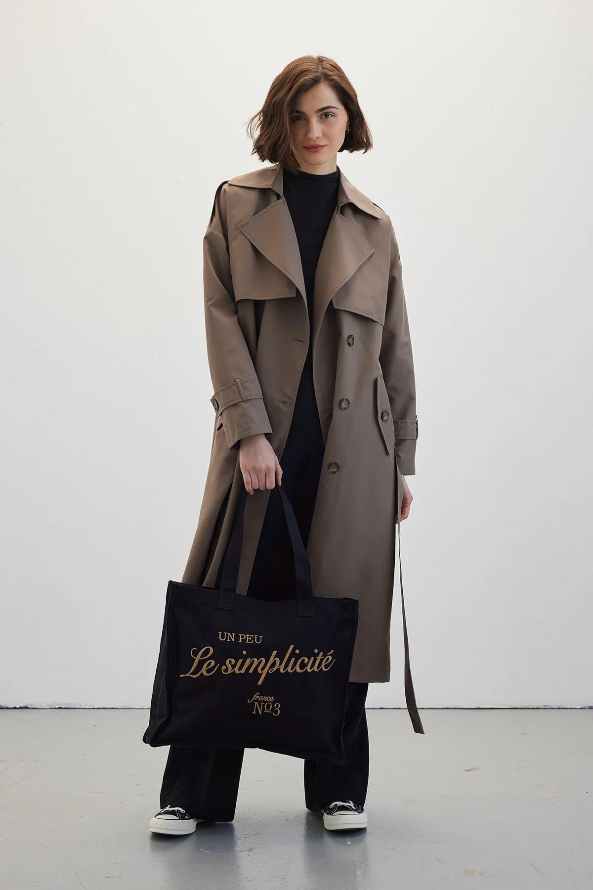 Manuka  ZWEIREIHIGER TRENCHCOAT AUS NERZ MIT KNÖPFEN
