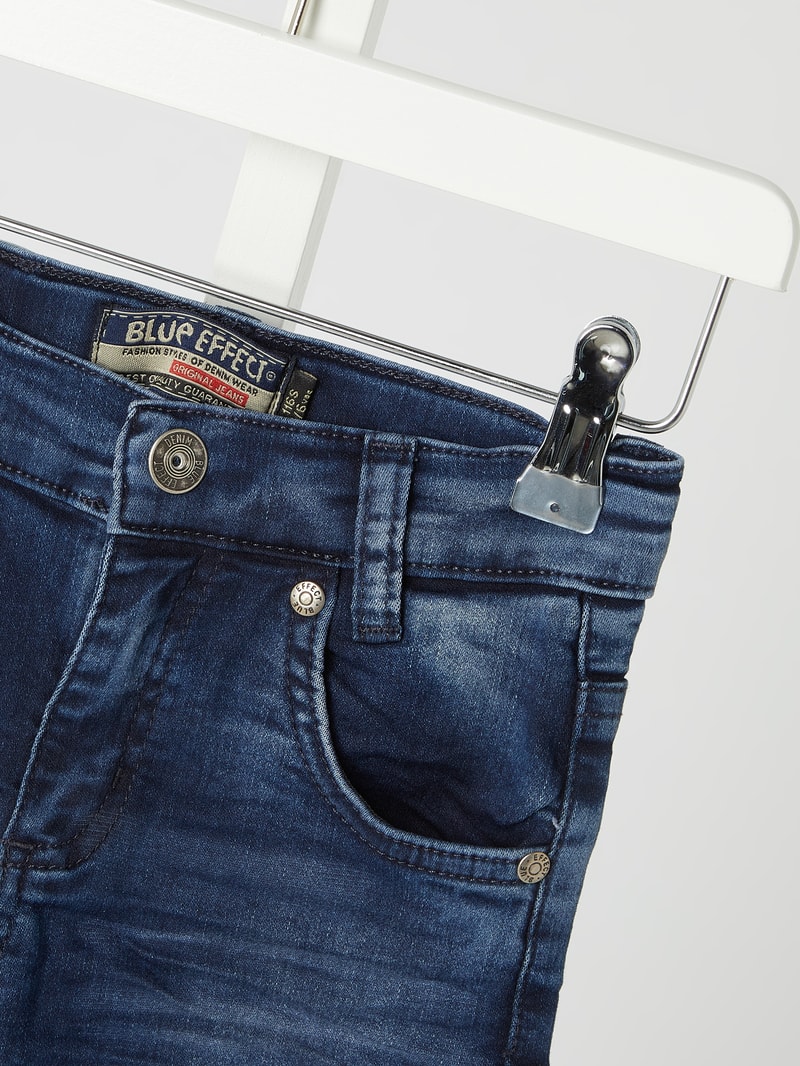 Jeans in schmaler Passform mit Kontrastnähten in jeans