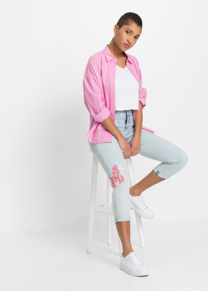 Boyfriend-Jeans mit Schmetterlings-Druck in 7/8-Länge